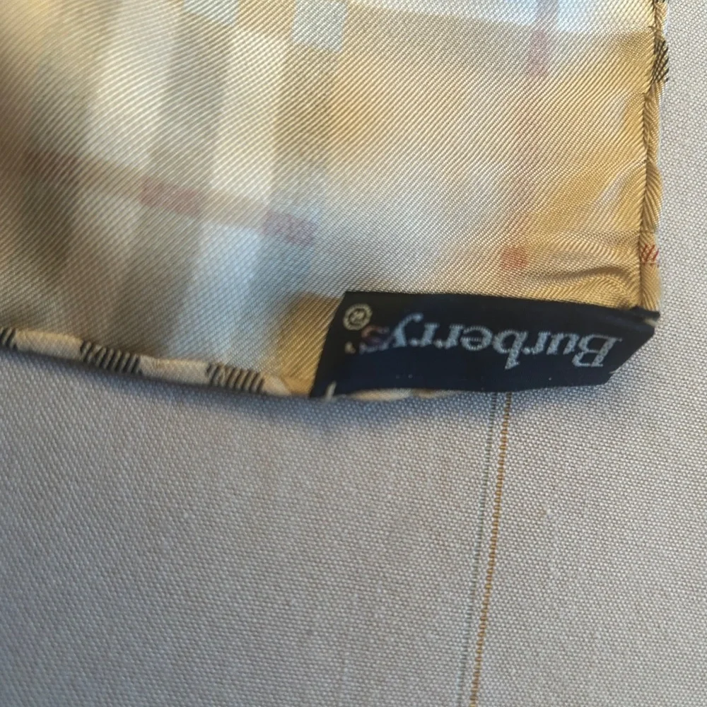 Burberry Scarf 34 x 34 Vintage Black Floral Check Silk Italy - Picture 5 of 8